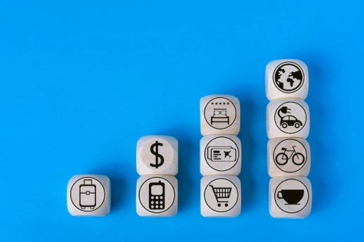 Customer benefits and service icons representing payment options, delivery, and discounts.